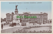 Load image into Gallery viewer, London Postcard - Buckingham Palace & Victoria Memorial RT10