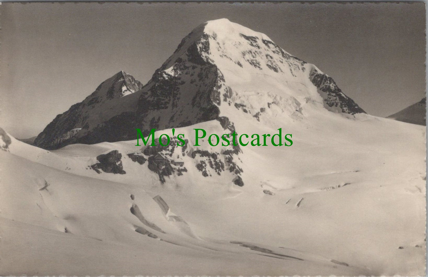 Switzerland Postcard - Berghaus u Station Jungfraujoch SW11002