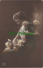 Load image into Gallery viewer, Glamour Postcard - Young Lady With Flowers SW12510