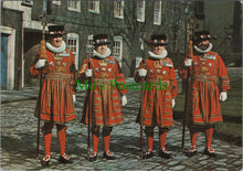 Load image into Gallery viewer, London Postcard - Yeoman Warders at The Tower of London SW12182