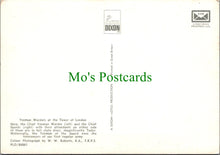 Load image into Gallery viewer, London Postcard - Yeoman Warders at The Tower of London SW12182