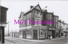 Load image into Gallery viewer, Hampshire Postcard - Dorsetshire Arms, St Mary's Street, Southampton SW14641