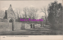 Load image into Gallery viewer, London Postcard - Old Gateway, Widmore Near Bromley SW15045