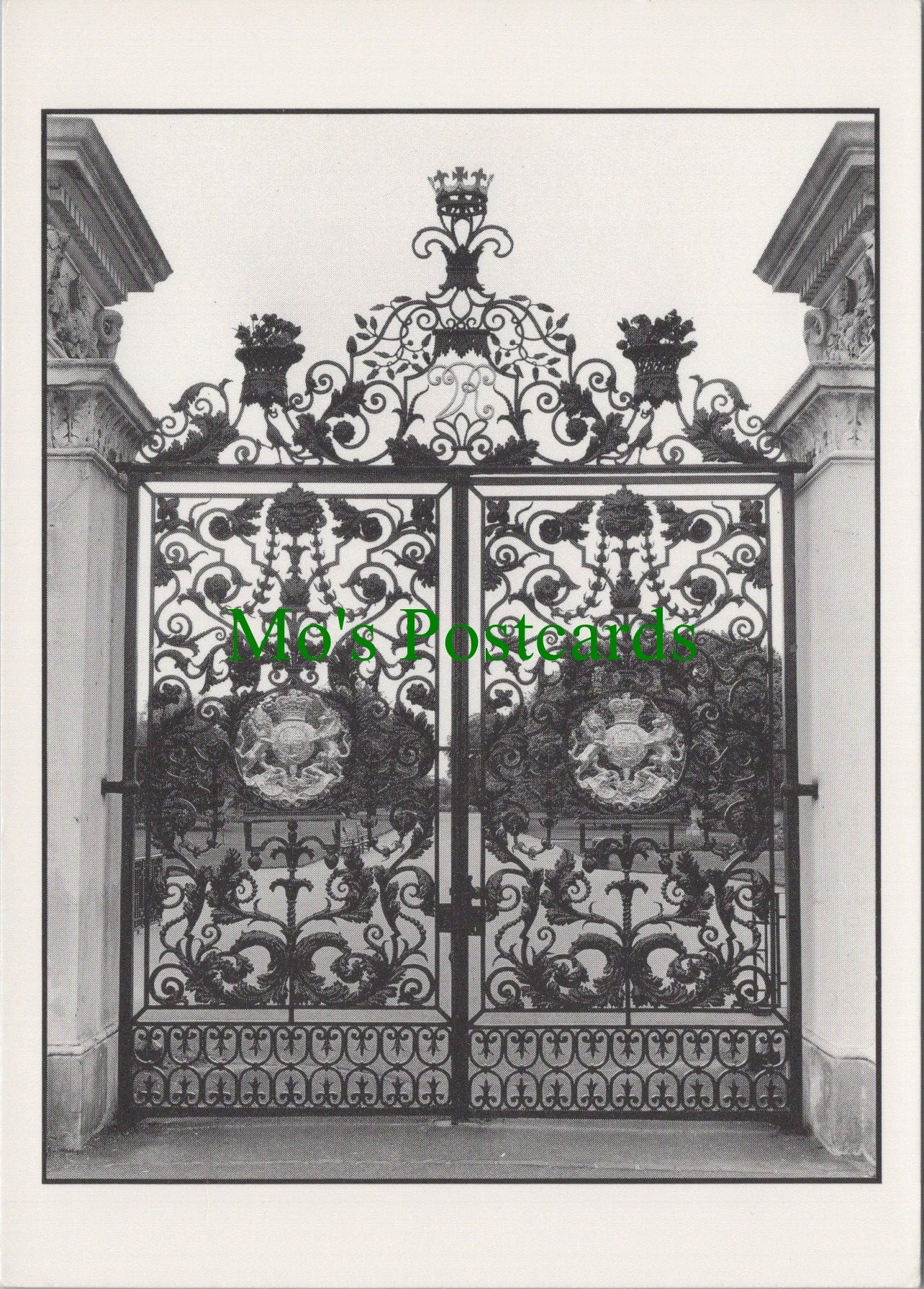 London Postcard - Kew Gardens, Through The Main Gates SW13667