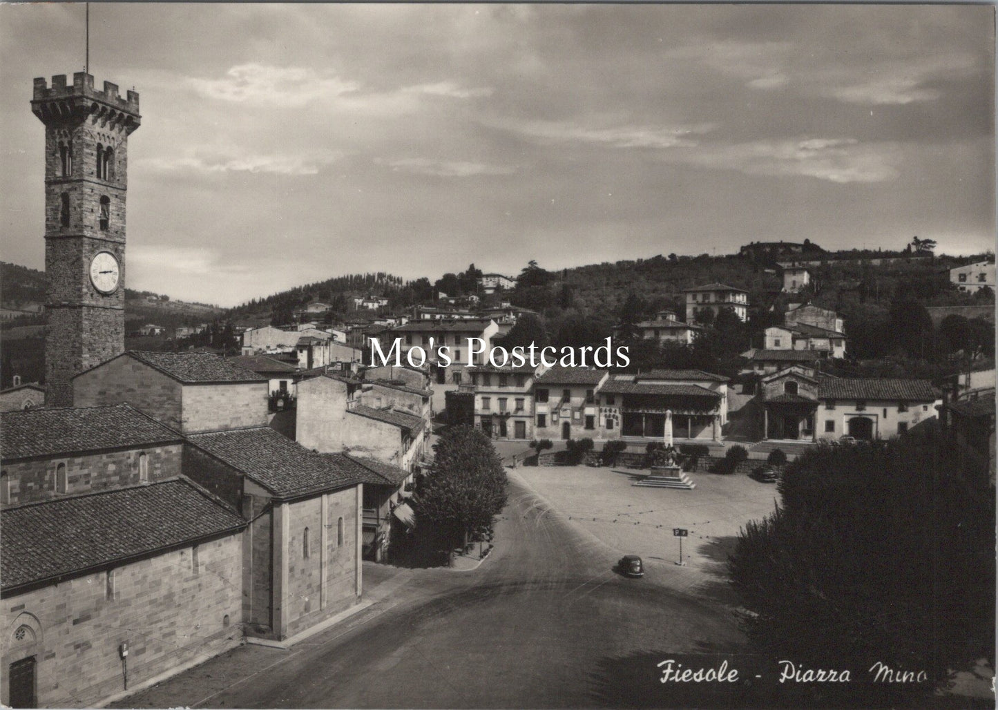 Italy Postcard - Fiesole, Piazza Mino SX407