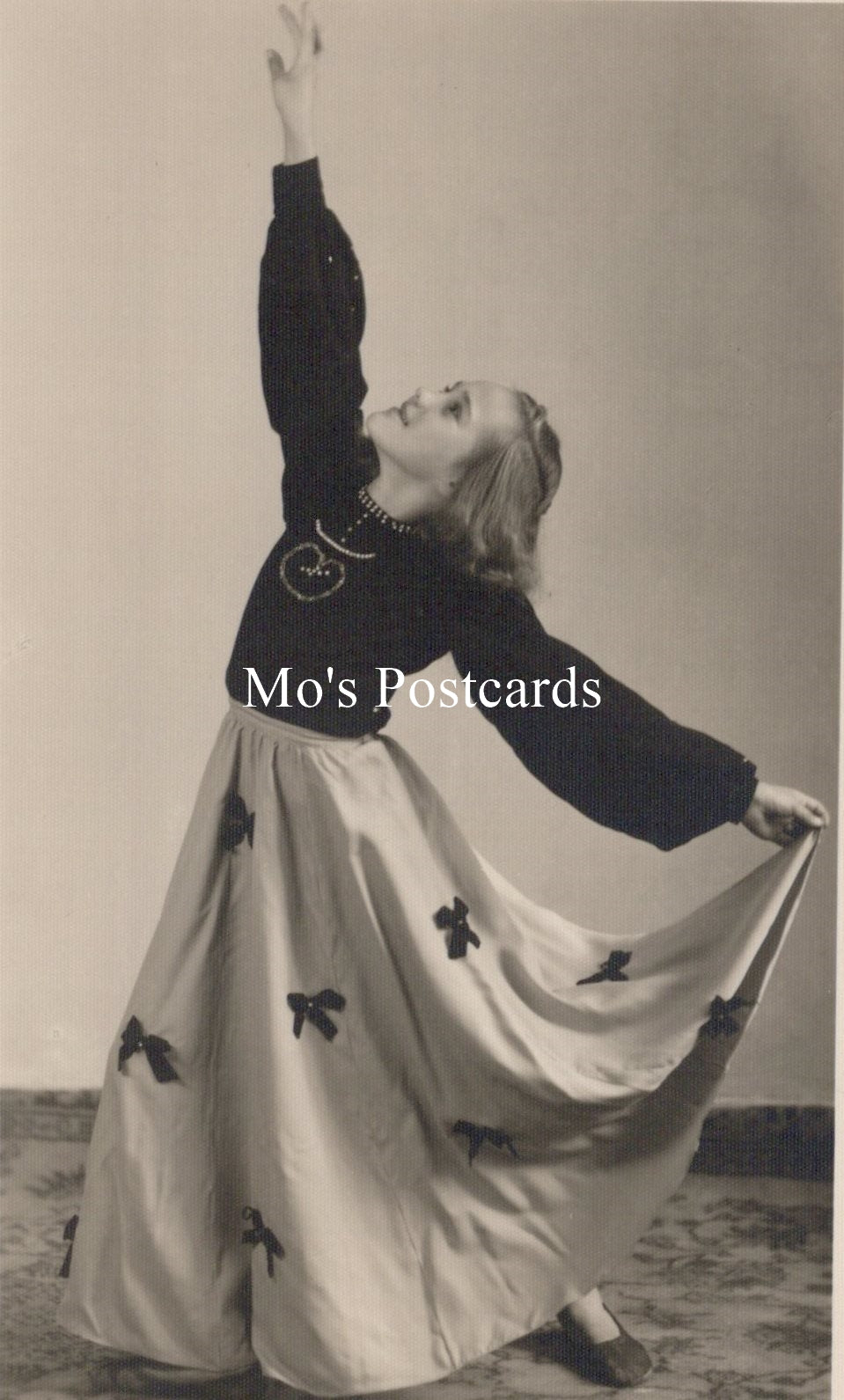Dancing Postcard - Young Ballet Dancer VT212