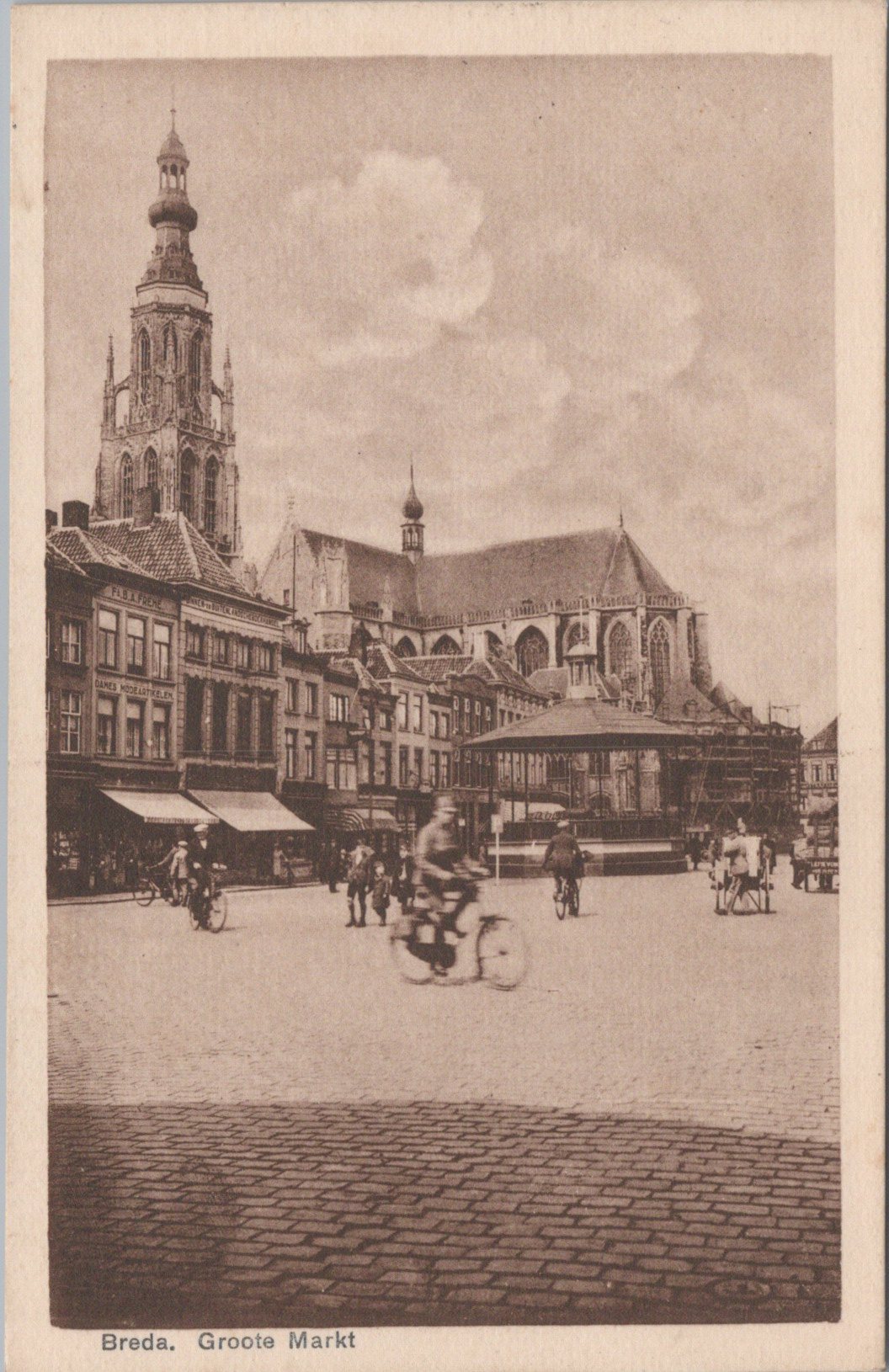 Netherlands Postcard - Breda, Groote Markt SW17476