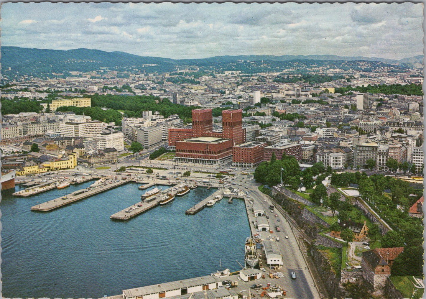 Norway Postcard - Oslo, View of The Town Hall and Harbour SW17300