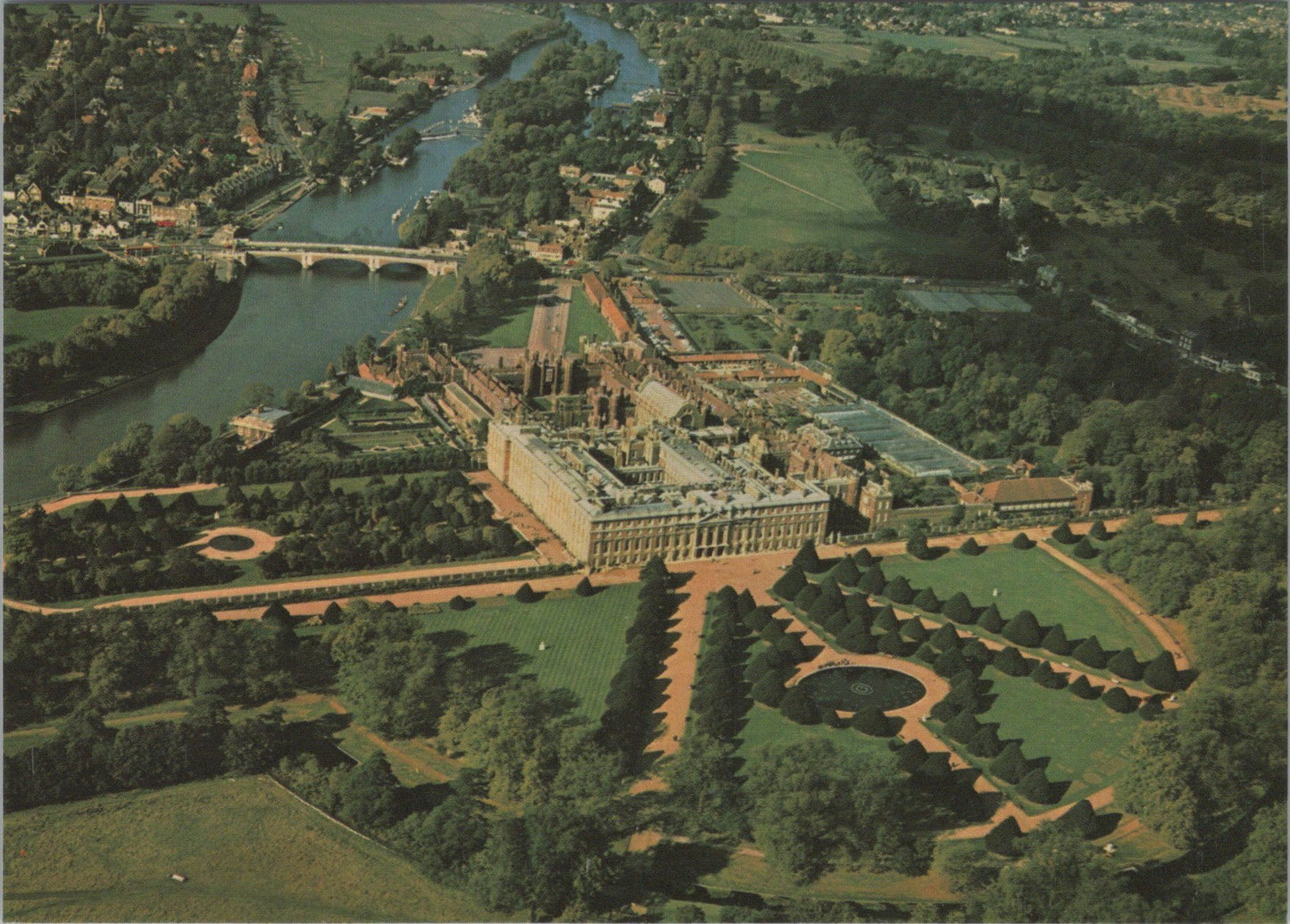 Middlesex Postcard - Aerial View of Hampton Court Palace SW17377
