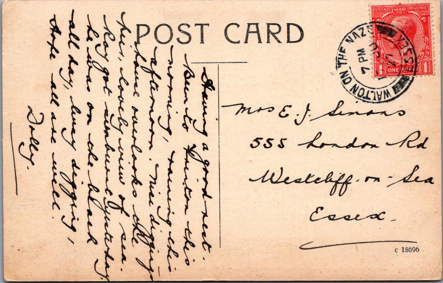 Essex Postcard - Greetings From Walton-on-the-Naze XT1319