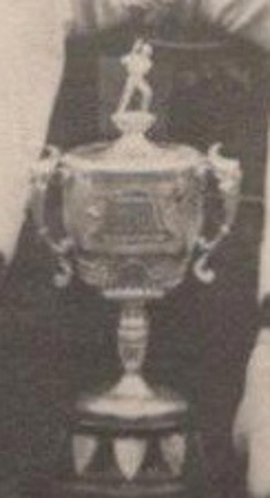 Sports Postcard - Unidentified Cricket Club Players and Their Trophy XT907