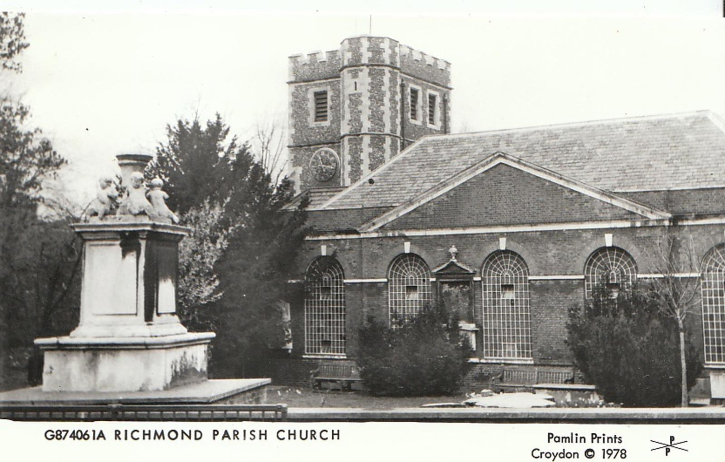Surrey Postcard - Richmond Parish Church 2570