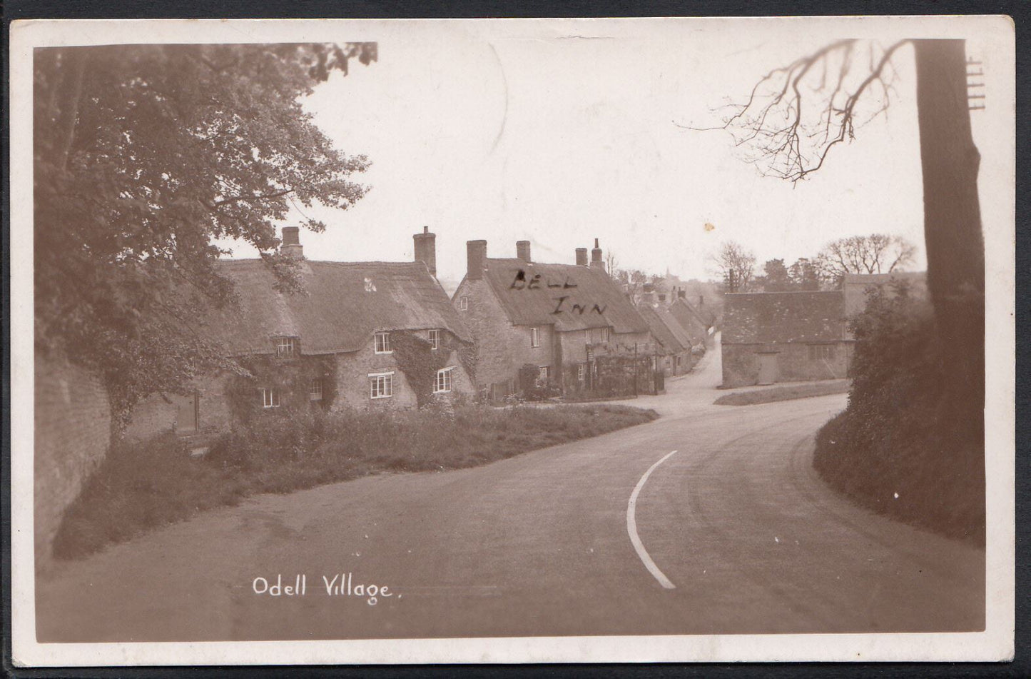 Bedfordshire Postcard - Odell Village MB490