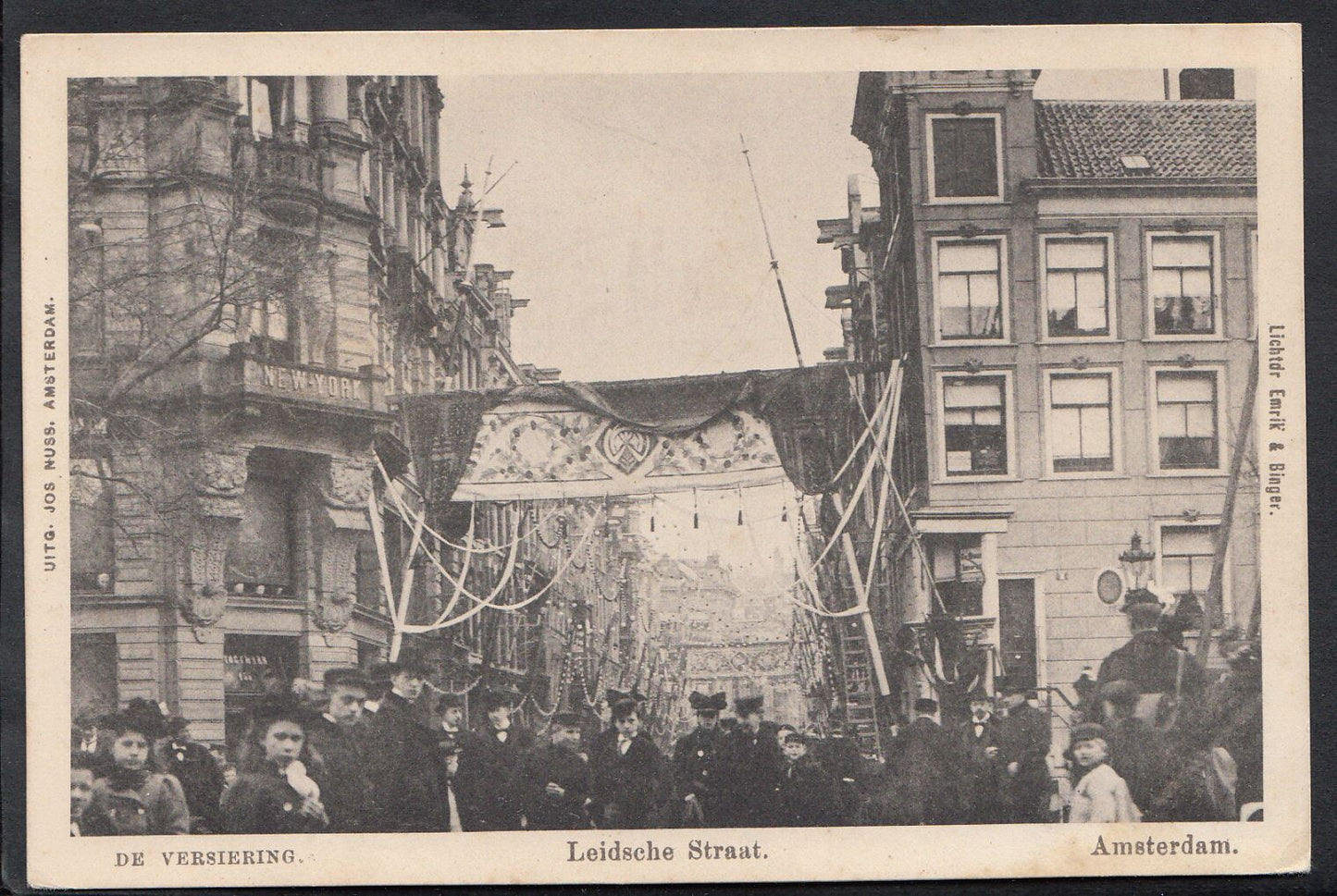 Netherlands Postcard - Amsterdam - De Versiering - Leidsche Straat MB2556