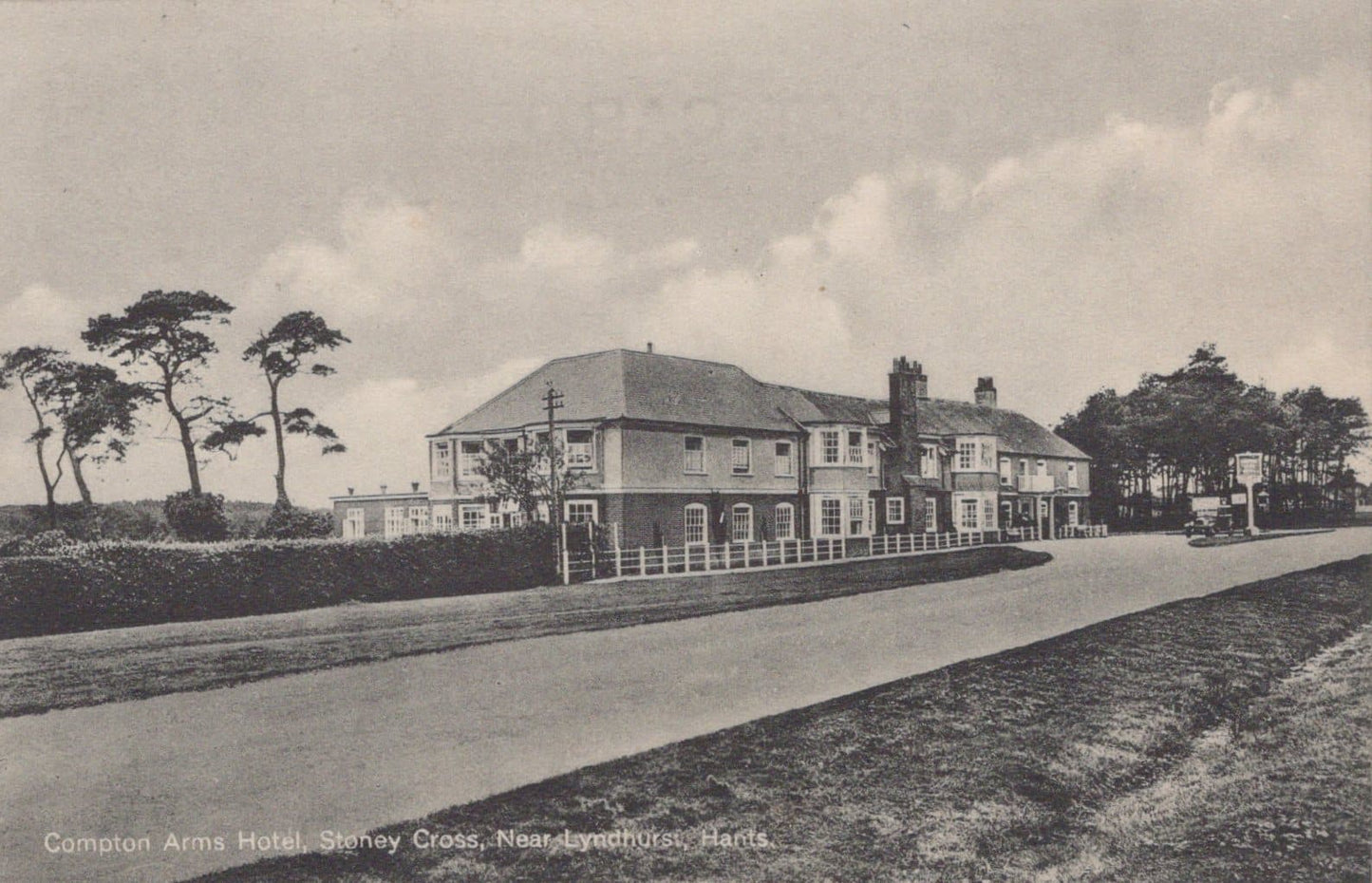 Hampshire Postcard - Compton Arms Hotel, Stoney Cross, Near Lyndhurst, 1933 - Mo’s Postcards
