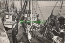 Load image into Gallery viewer, France Postcard - Le Pittoresque Port De Peche, Arcachon, Gironde  RS28653
