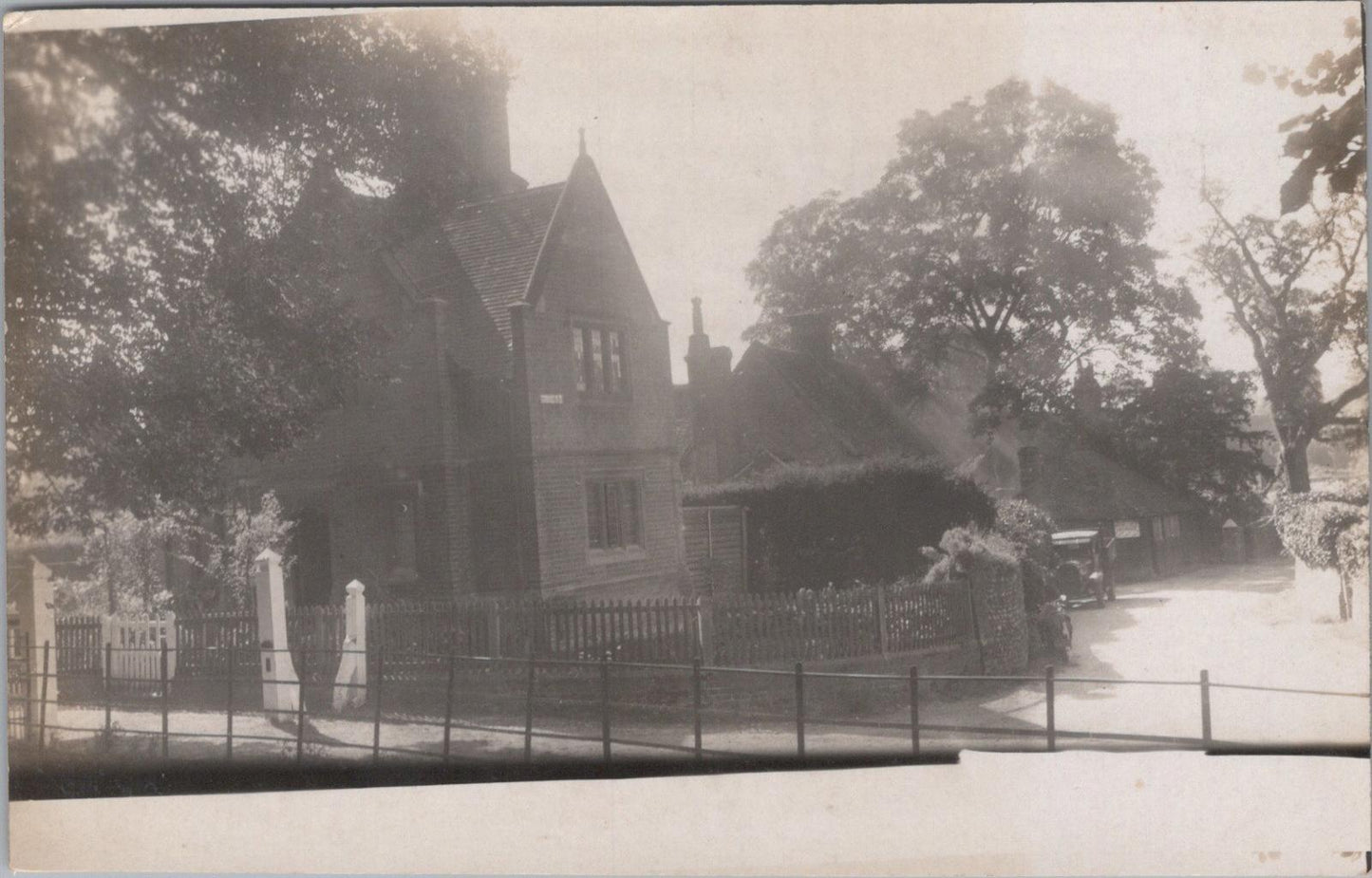 Unknown Location Postcard - Unidentified Village, Oxford Photo  XT152