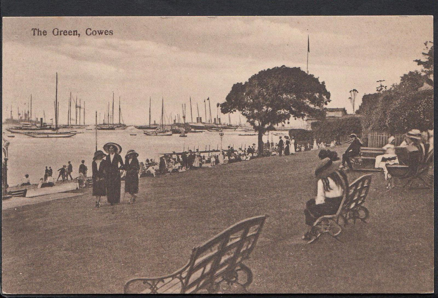Isle of Wight Postcard - The Green, Cowes    RS1349