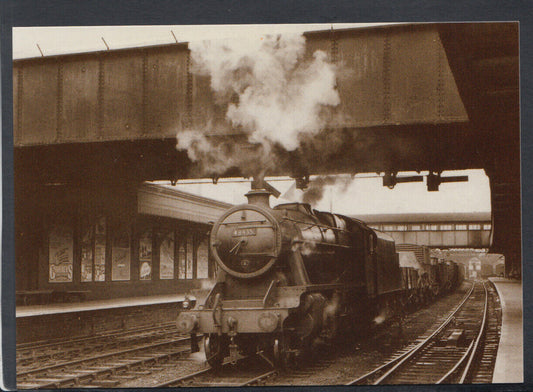 Northamptonshire Postcard: Wellingborough Station LMS Stanier Class 8F - RR23725