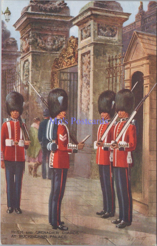 Military Postcard - Irish and Grenadier Guards at Buckingham Palace  DC2310