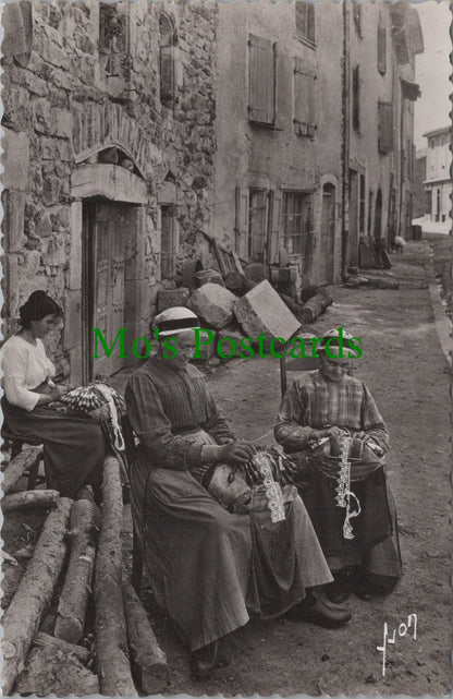 France Postcard - Le Puy, Dentellieres Du Pays   SW11935
