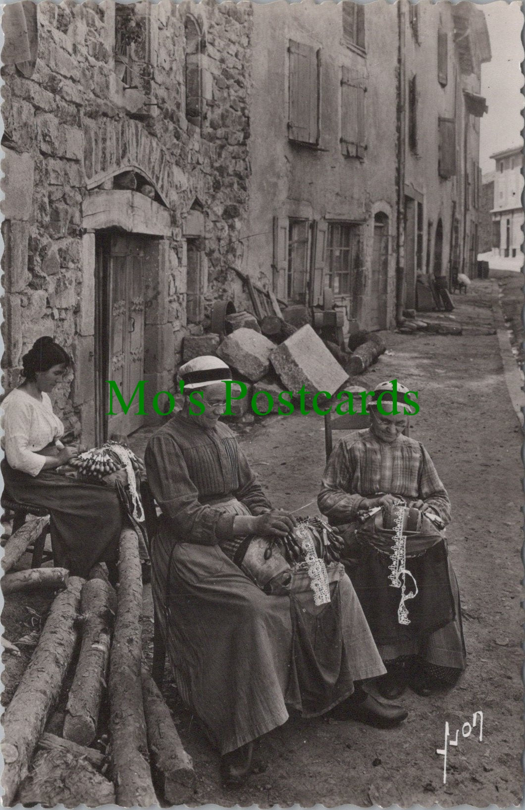 France Postcard - Le Puy, Dentellieres Du Pays   SW11935