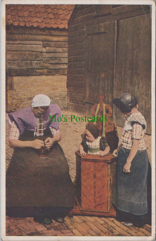 Netherlands Postcard - Spakenburg, In De Dorpsstraat SW12723