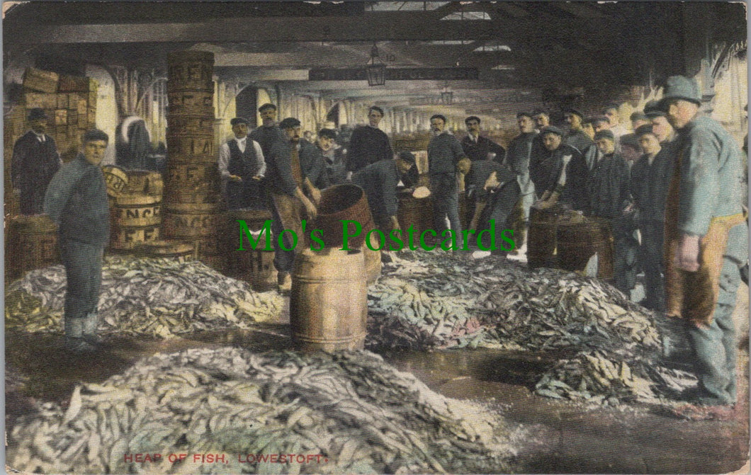 Suffolk Postcard - Heap of Fish, Lowestoft  SW11201
