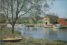 Load image into Gallery viewer, Gloucestershire Postcard - Lechlade River Scene SW11404
