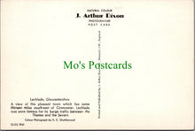 Load image into Gallery viewer, Gloucestershire Postcard - Lechlade River Scene SW11404
