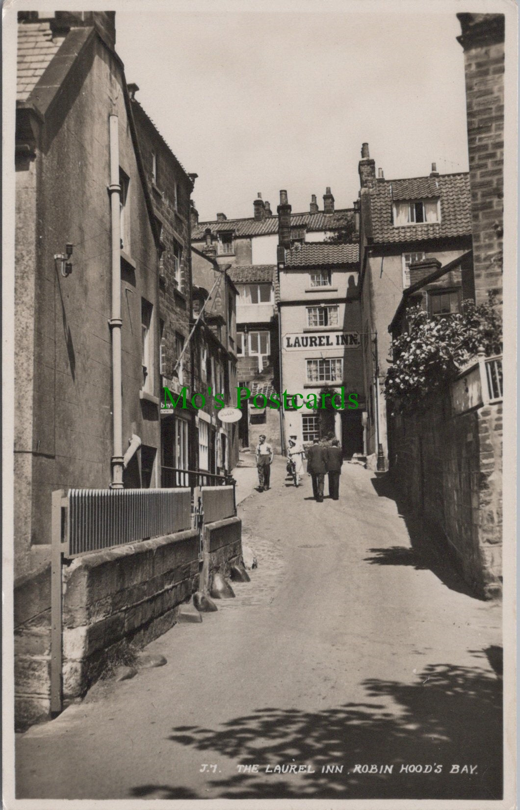 Yorkshire Postcard - Robin Hood's Bay, The Laurel Inn  SW12419