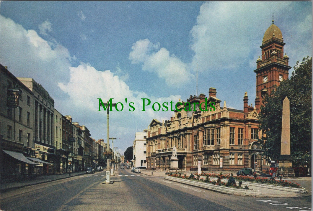 Warwickshire Postcard - Leamington Spa Parade and Town Hall  SW12223