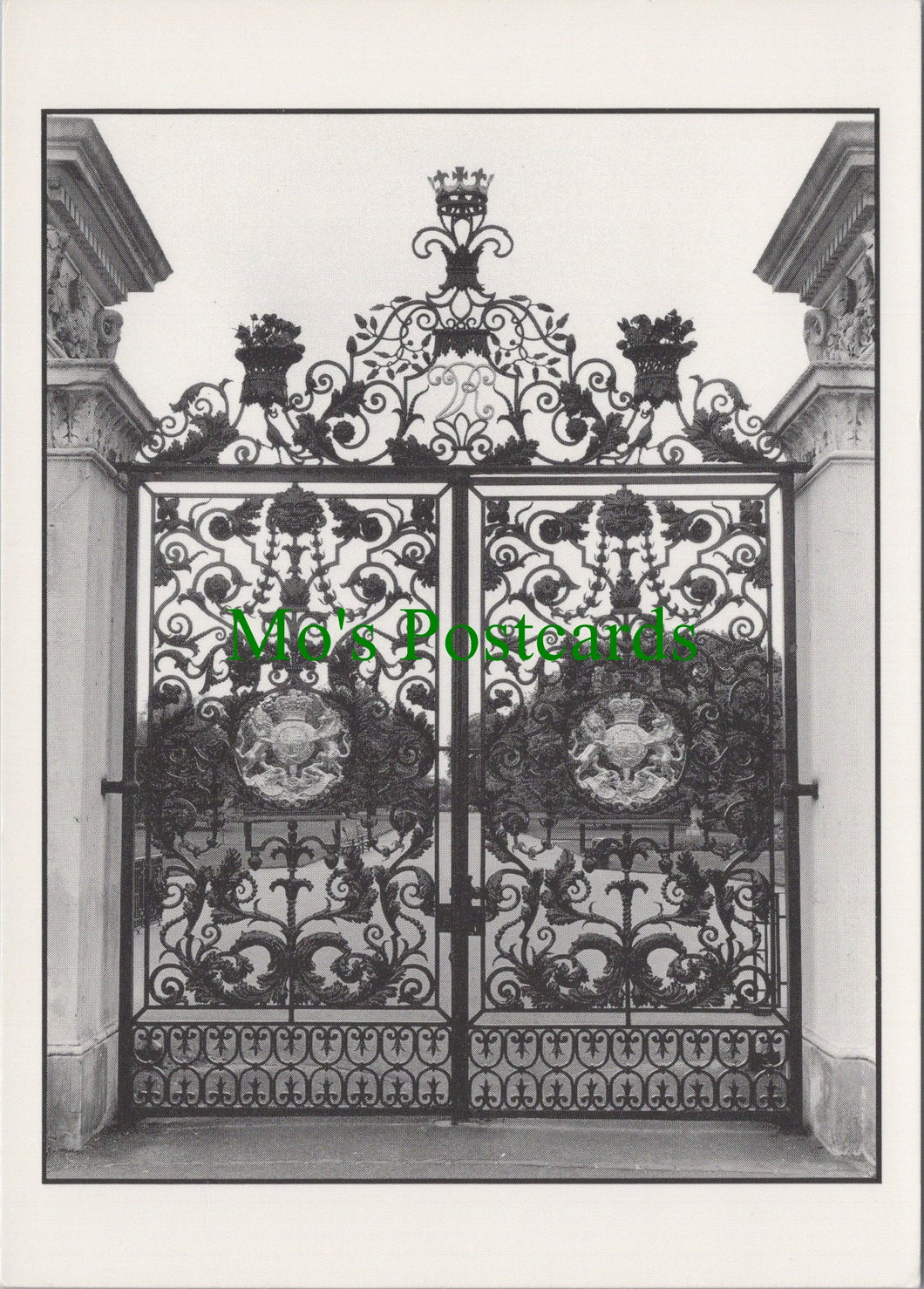 London Postcard - Kew Gardens, Through The Main Gates  SW13667