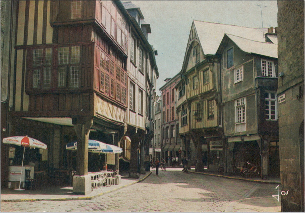 France Postcard - Dinan, Les Maisons a Porche De La Place De L'Apport SW16320