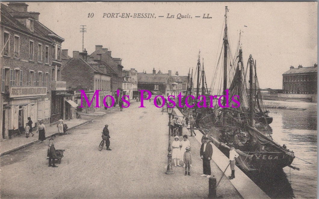 France Postcard - Port-En-Bessin, Les Quais    SW14775
