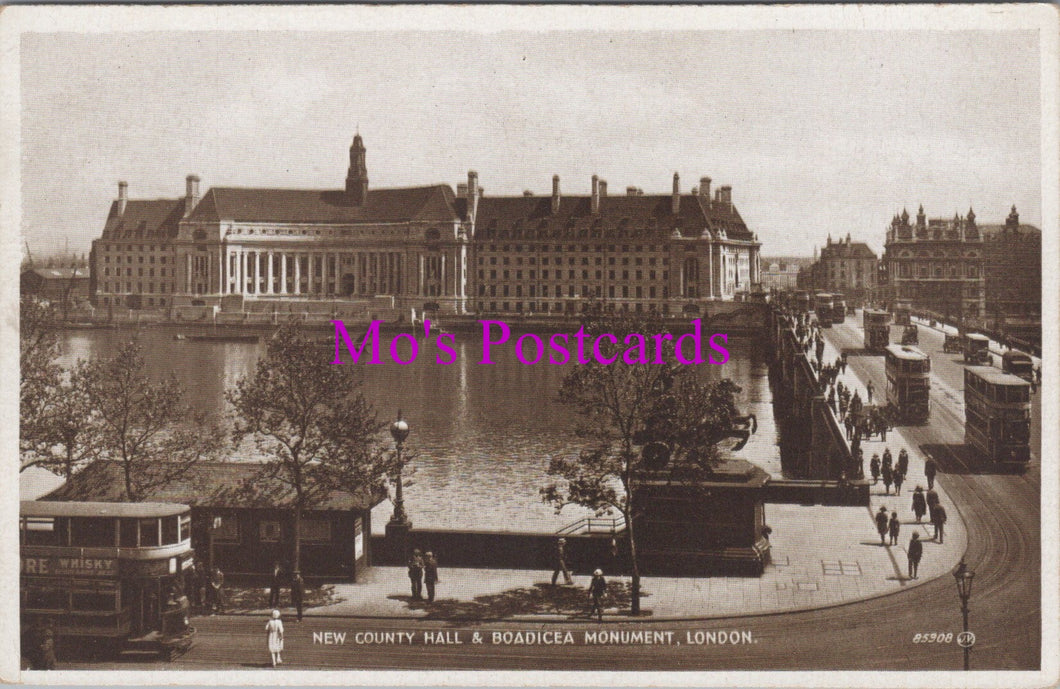 London Postcard - New County Hall and Boadicea Monument  SW16662