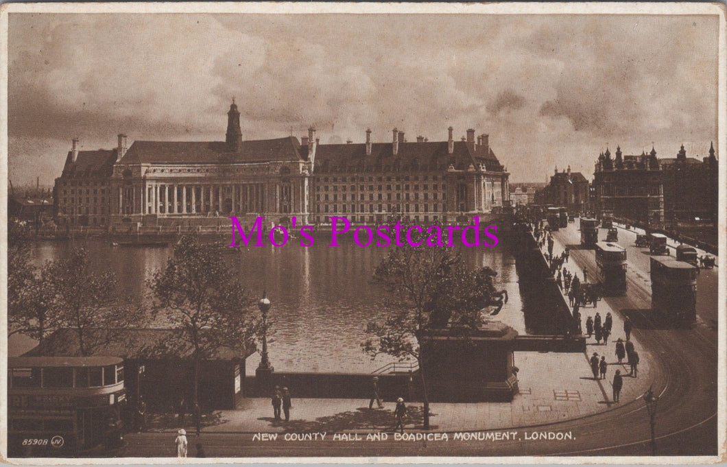 London Postcard - New County Hall and Boadicea Monument  SW16688