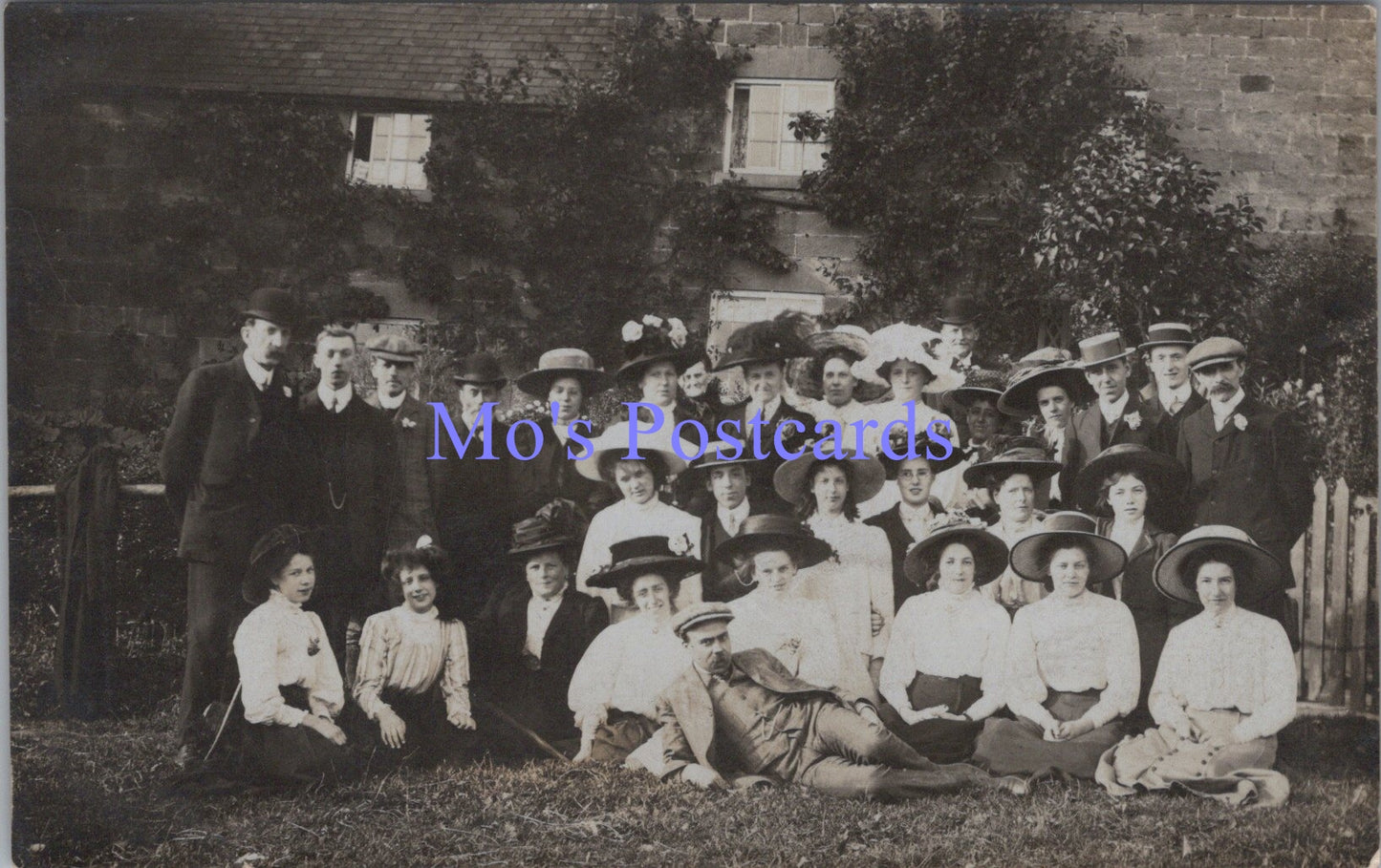 Social History Postcard - Group of Men and Women   DZ63