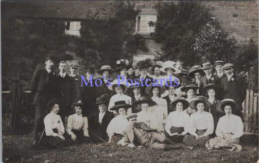 Social History Postcard - Group of Men and Women   DZ63