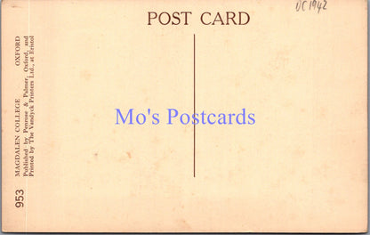 Oxfordshire Postcard - Oxford, Magdalen College Cloister Quad  DC1942