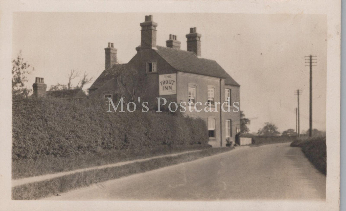 Yorkshire Postcard - Trout Inn, Wansford, Nr Skerne, Driffield    XT972