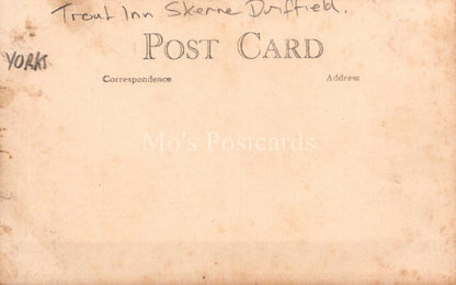 Yorkshire Postcard - Trout Inn, Wansford, Nr Skerne, Driffield    XT972