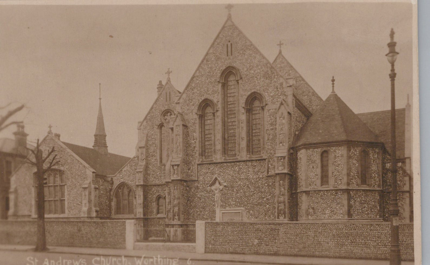 Sussex Postcard - St Andrew's Church, Worthing   SW19739