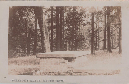 Cheshire Postcard - Johnson's Grave, Gawsworth  XT213