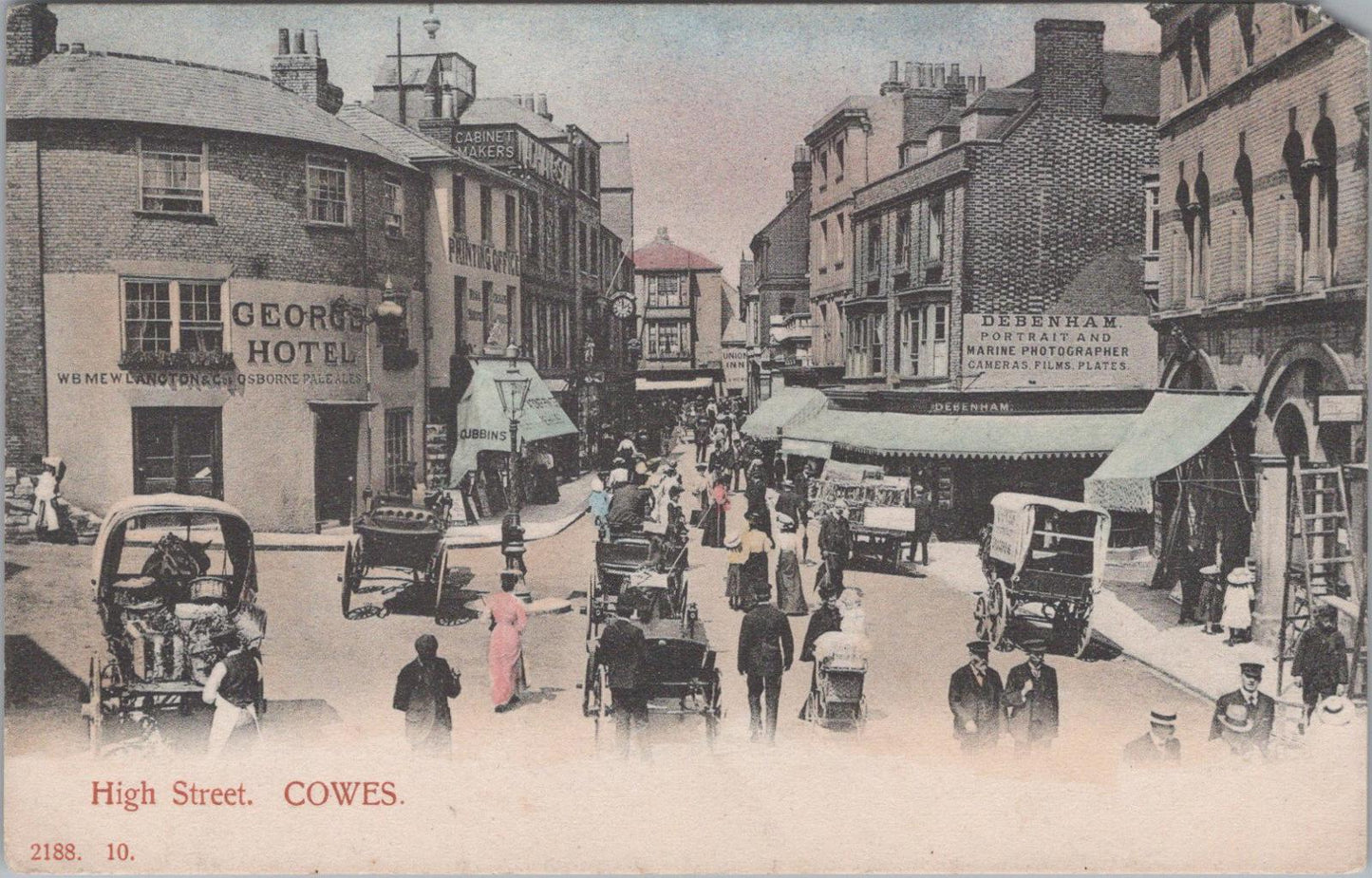 Isle of Wight Postcard - Cowes High Street   XT217