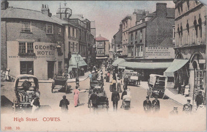 Isle of Wight Postcard - Cowes High Street   XT217