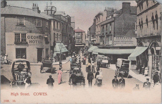 Isle of Wight Postcard - Cowes High Street   XT217