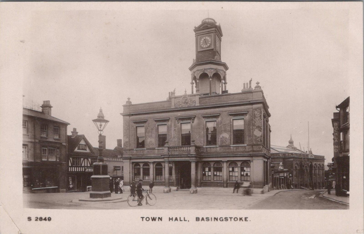 Hampshire Postcard - Town Hall, Basingstoke  XT319