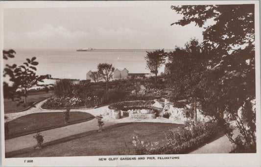 Suffolk Postcard - Felixstowe, New Cliff Gardens and Pier  XT343