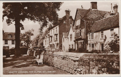 Wiltshire Postcard - Salisbury, Pretty Corner, The Close  XT958